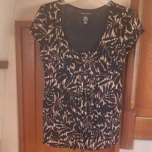 New York & Company Black and Tan Fitted Ruched Cap Sleeve Blouse